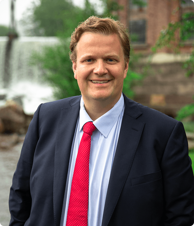 <h3>Norskeid og -stiftet</h3>
<h2>Chilimobil ledes av</h2>
<p>Daglig leder Lars Ryen Mill. Lars er en av grunnleggerne av Chilimobil AS. Siden 2011 har Mill vært sentral for å styre bedriften fram til det selskapet du kjenner i dag.</p>
<p><strong>Styret består av</strong>: Jan Edvard Thygesen, Egil Skibenes, Lars Ryen Mill, Arve Johansen og Harald Skibenes.</p>
